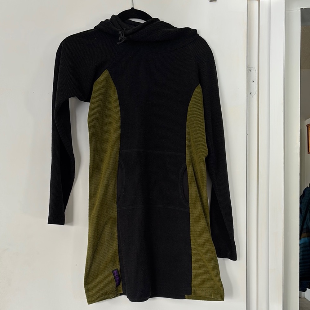 Stylish Black and Green Women's Sweater Dress